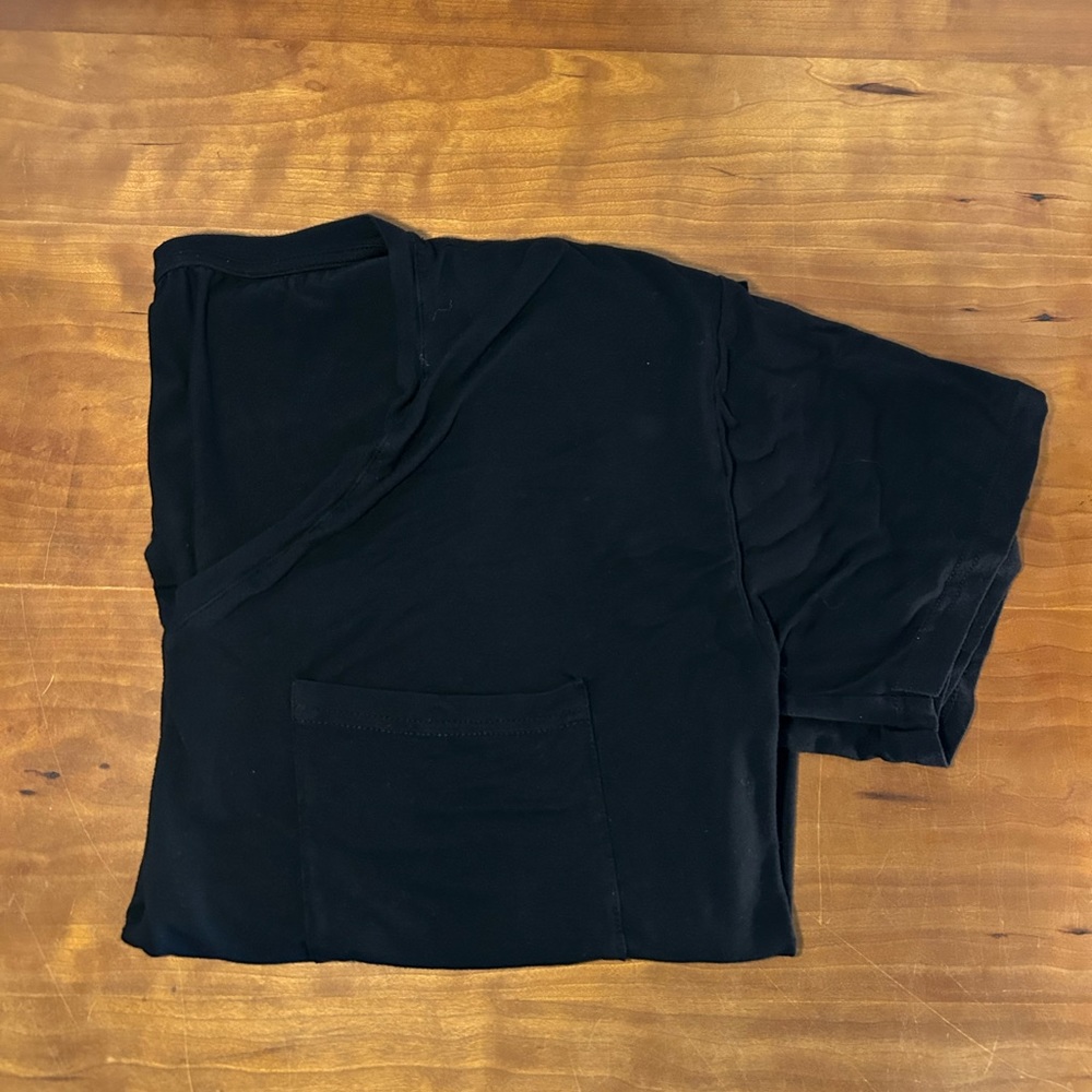 Women’s Relaxed V-Neck in Midnight (black)